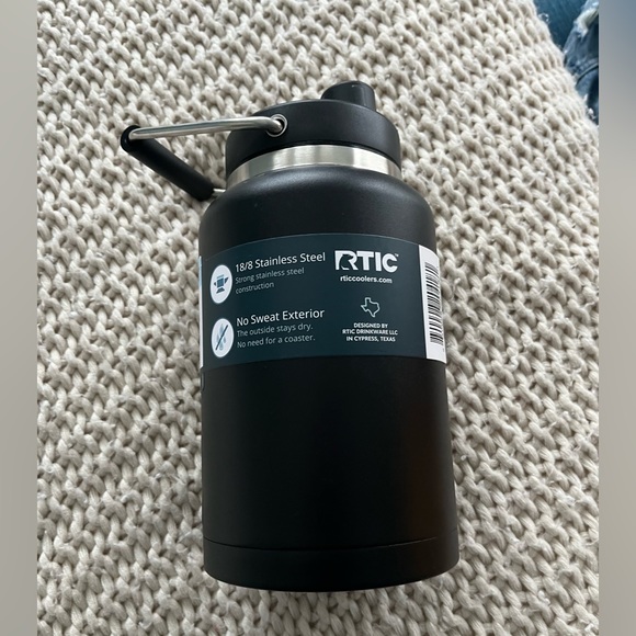 🐻❄️ RTIC Half Gallon Jug - Picture 6 of 7